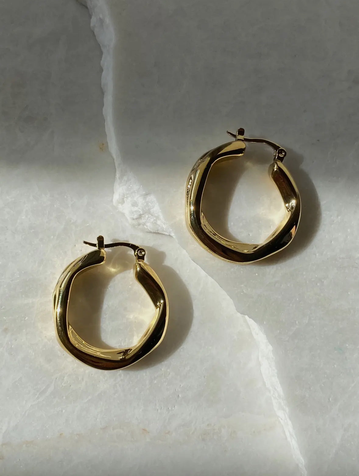 Daphne Modern Hoops